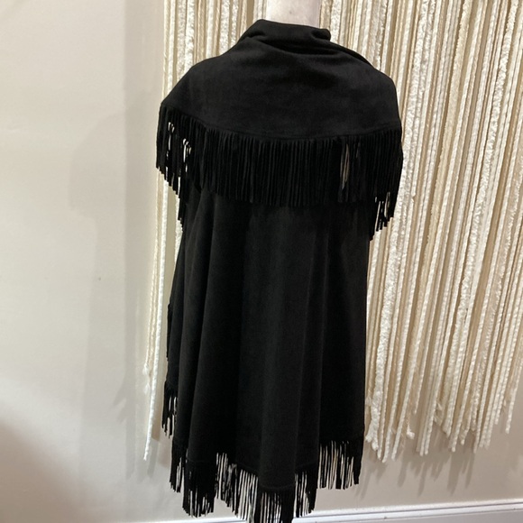 Unique Shawl/Vest - Picture 8 of 15